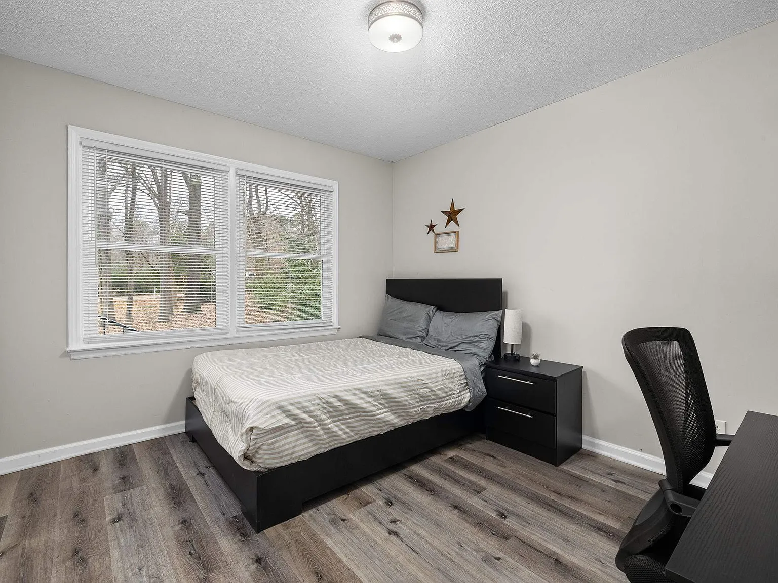 3 bed, 2.0 bath, 925 sqft, $1,070 — Photo 2