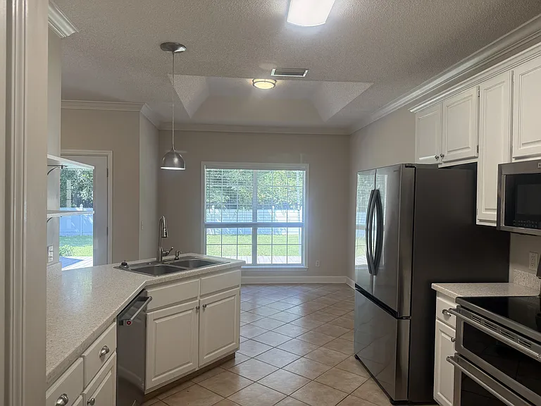 141 Royal Dr — Photo 6