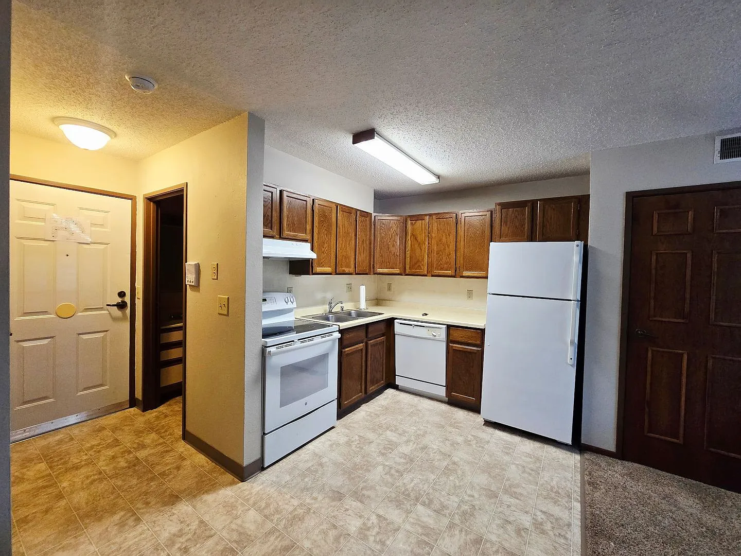 Island Place Apartments - On the River — Photo 4