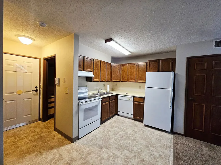 Island Place Apartments - On the River — Photo 4