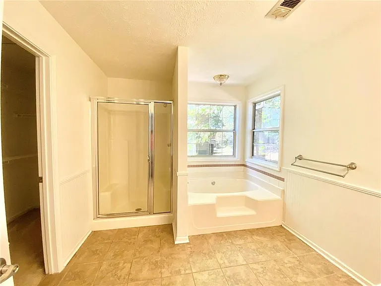 640 Suwanee Lakes Cir — Photo 21