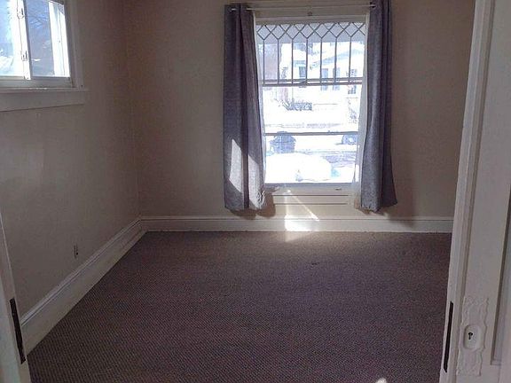 5th image of 215 W Sycamore St #1