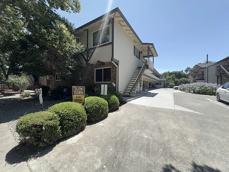 1311 Mills St — Photo 12