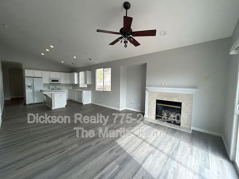 3 bed, 2.0 bath, 1471 sqft, $2,435 — Photo 2