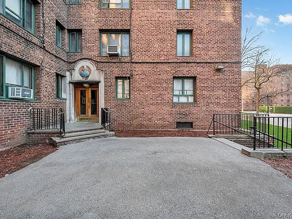 2nd image of 1690 Metropolitan Ave APT 1E
