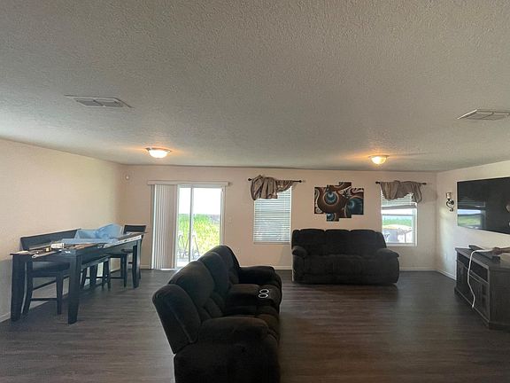 4th image of 3224 Rogers Ave