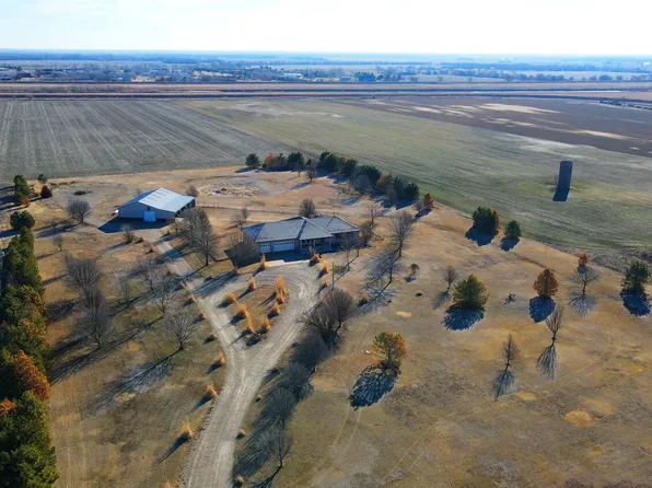 7252 N Ridge Rd, Valley Center, KS 67147