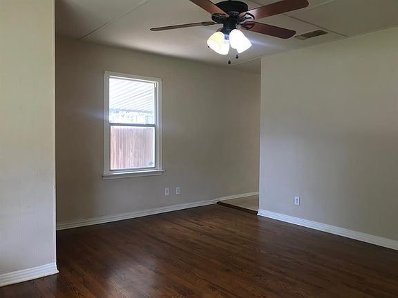 2nd image of 4901 Royal Dr