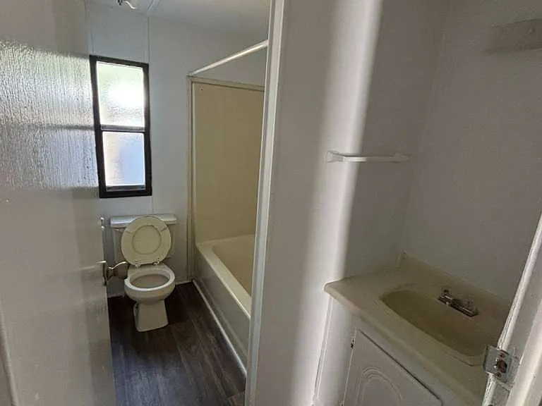 322 Derrick St — Photo 12