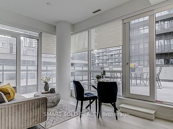 4th image of 39 Roehampton Ave #505