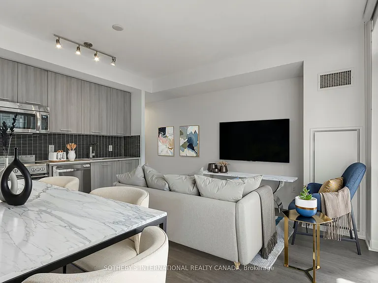 105 George St #713 — Photo 17