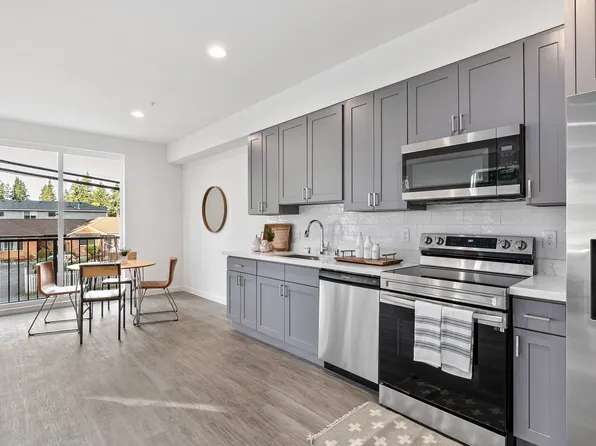 1719 N 185th St #403, Seattle, WA 98133