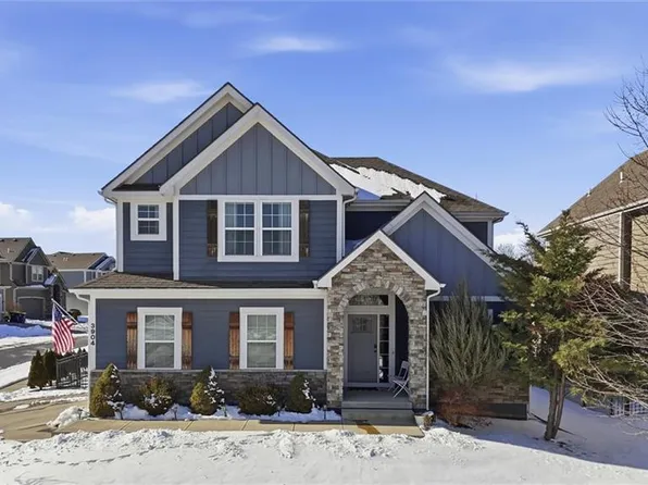3904 SW Stoney Brook Dr, Lees Summit, MO 64082
