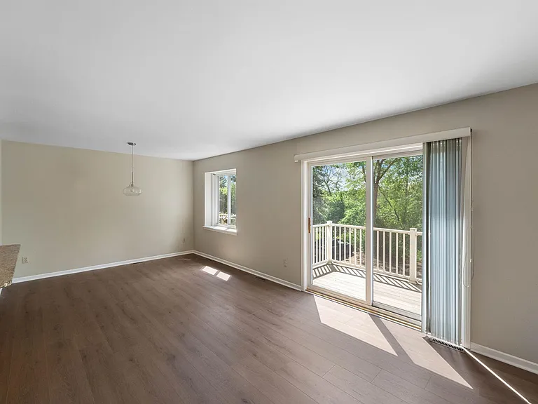 304 Pondridge Cir — Photo 4