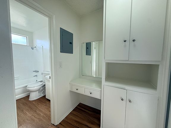 3rd image of 4855 Lexington Ave #13