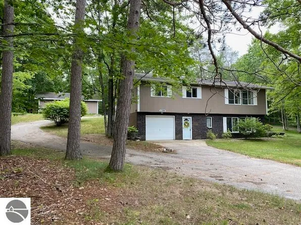 1759 Dean Dr NW, Kalkaska, MI 49646