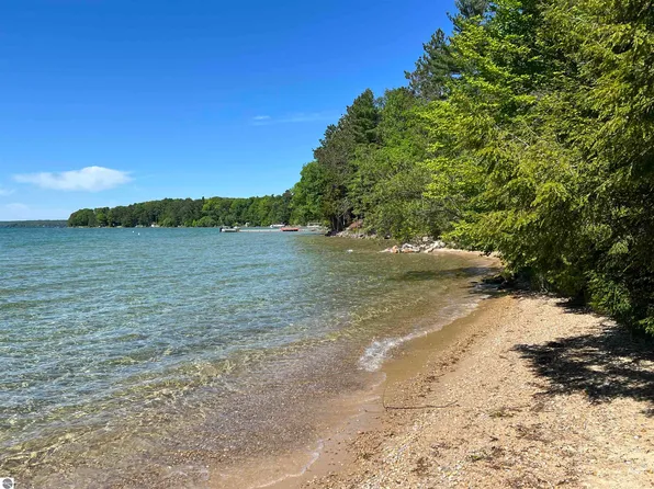 7014 Lone Tree Point Ln, Alden, MI 49612