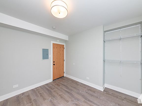 4th image of 507 W Belmont Ave #7
