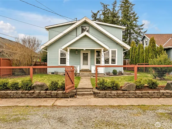 104 Pennsylvania Avenue N, Eatonville, WA 98328