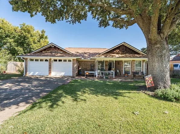805 Christopher St, Whitehouse, TX 75791