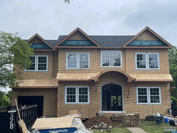 255 Adams Ave, River Edge, NJ 07661