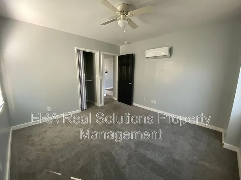 1094 Oakwood Ave — Photo 11