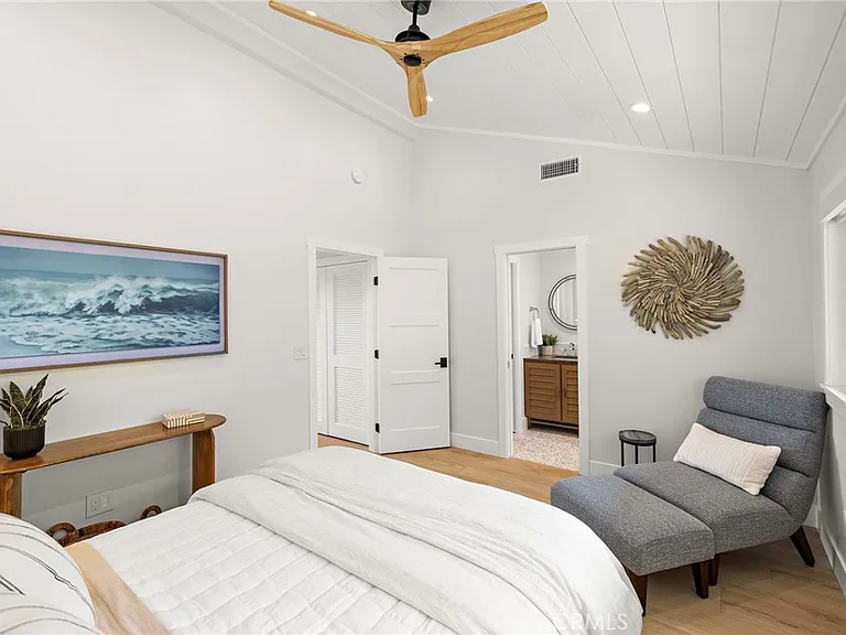 74 Blue Lagoon — Photo 29