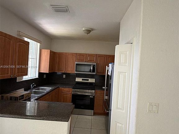 2nd image of 2432 SE 14th Ave #277