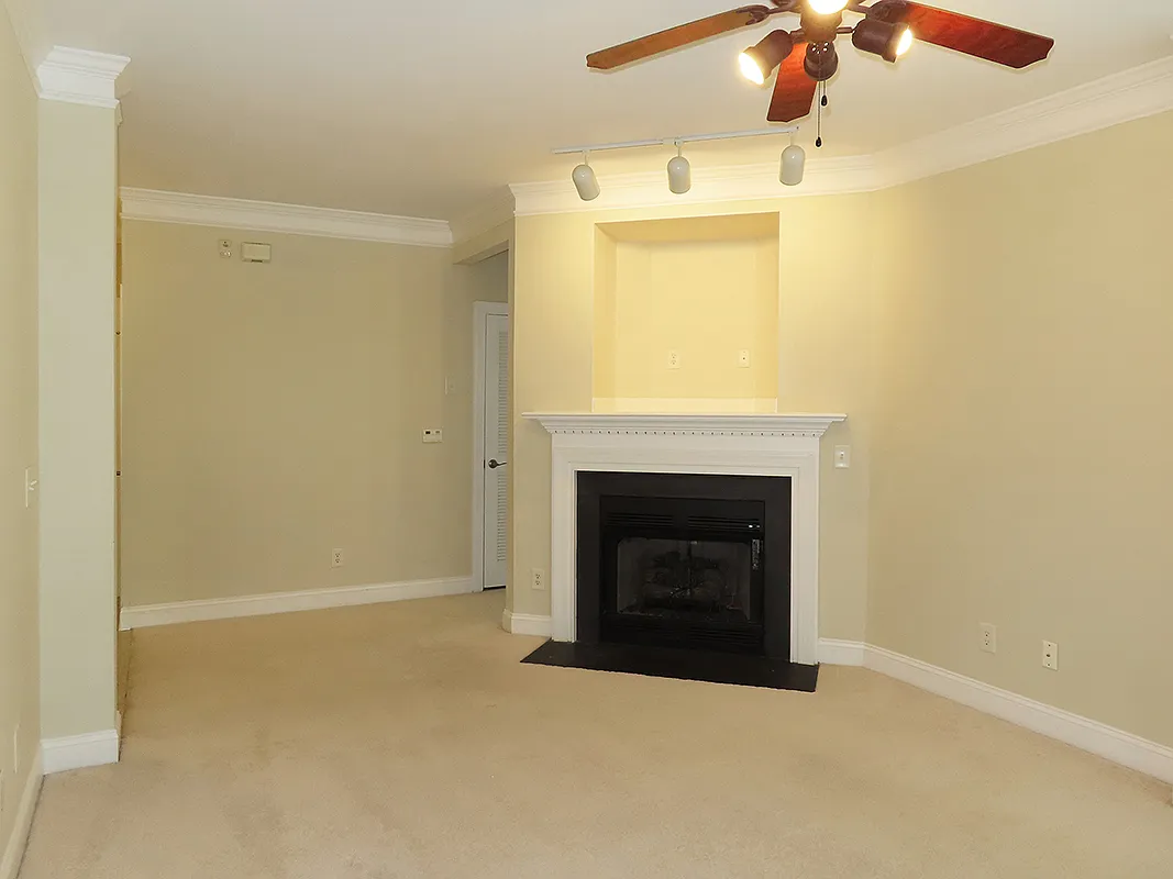 2 bed, 1216 sqft, $1,645 — Photo 3