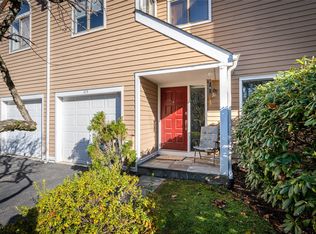 105 Rambling Brook Rd, Chappaqua, NY 10514