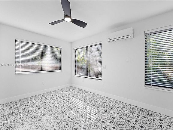 5th image of 1240 NE 138th St