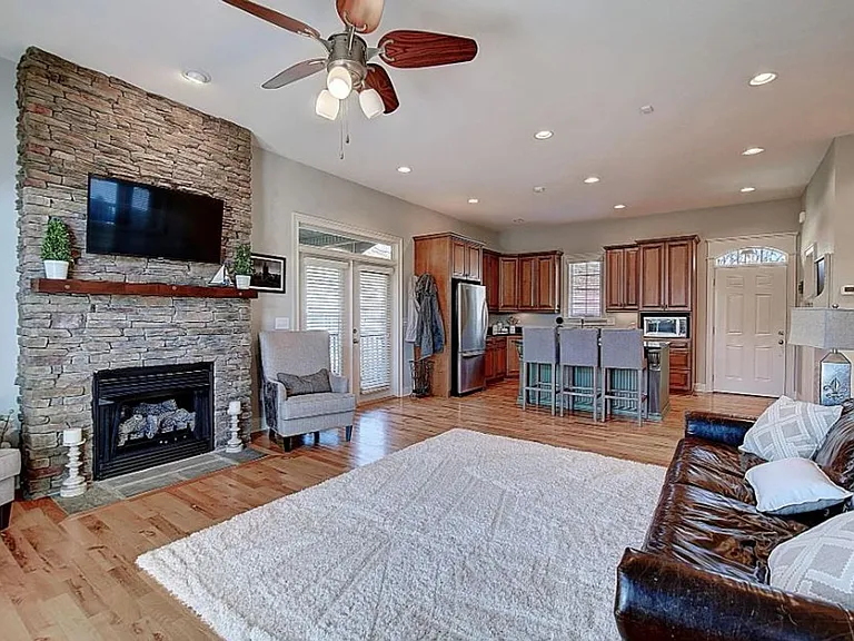 121 Lake Haven Dr — Photo 9
