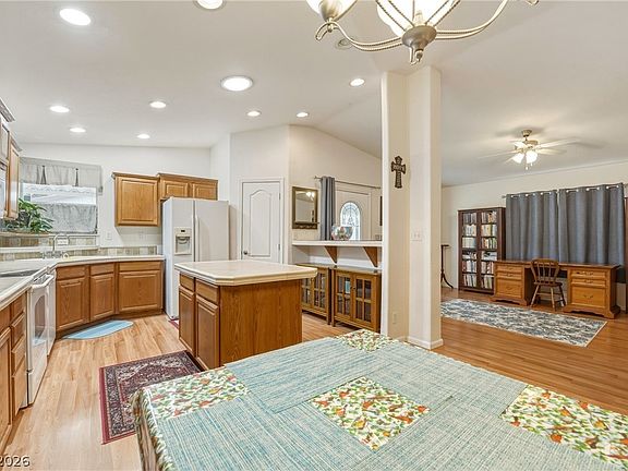 3rd image of 881 Montecito Dr