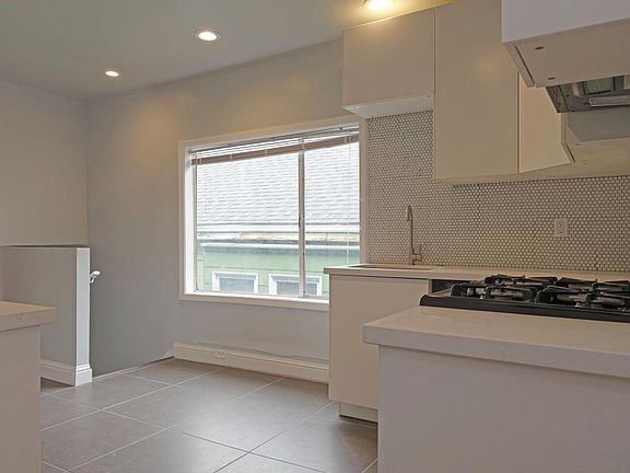 4th image of 3324 Harrison St #1