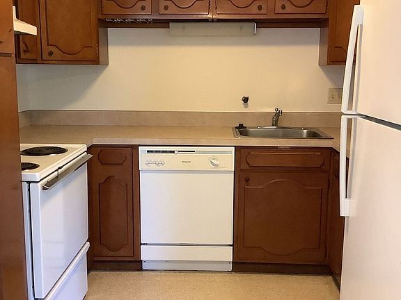 4th image of 9915 NE 119th St APT 102
