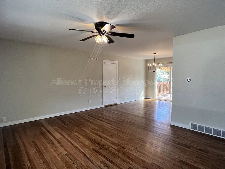 514 Catalina Dr — Photo 4
