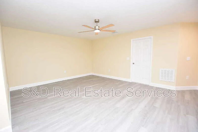 3 bed, 2.0 bath, 1108 sqft, $1,660 — Photo 3