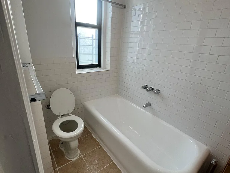 3332 Steuben Ave — Photo 8