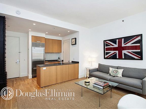 3rd image of 71-73 Nassau St #6B