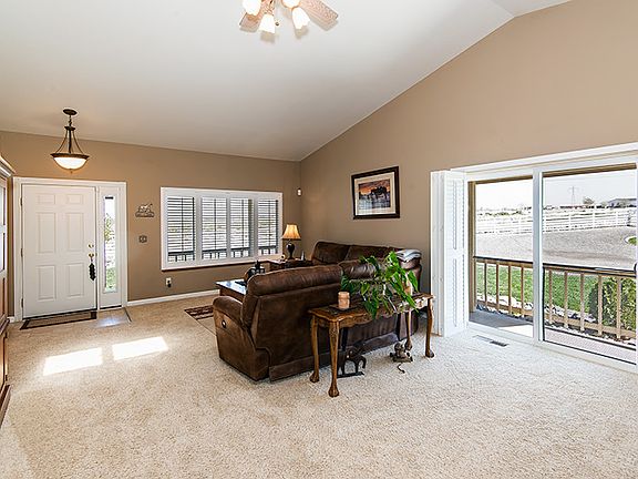 3rd image of 925 Vonnie Ln