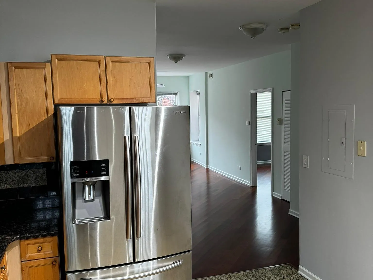 2 bed, 1000 sqft, $1,980 — Photo 3