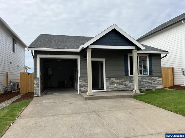 11235 Blueberry Loop NE, Donald, OR 97020