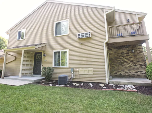 4638 S Woodland Dr #4638, Greenfield, WI 53220