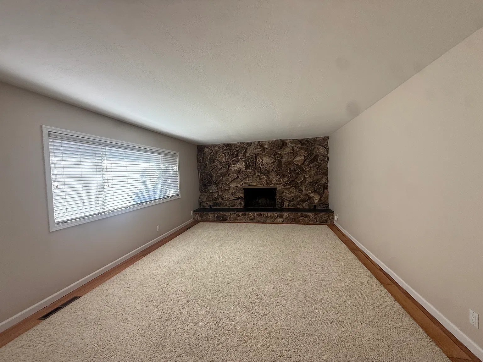 4 bed, 1660 sqft, $4,800 — Photo 4