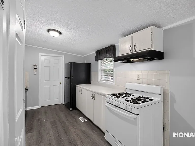 420 E Aberdeen St — Photo 3