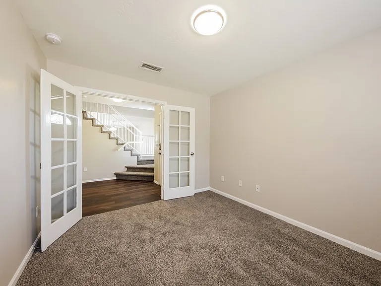 10457 W Oregon Ave — Photo 10