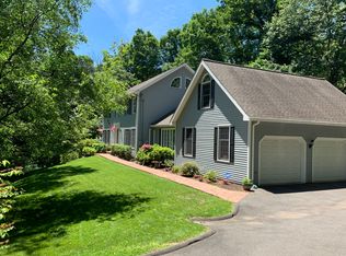 2 Birchcrest Dr, Danbury, CT 06811