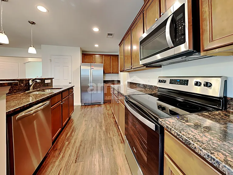 422 Lions Den Dr — Photo 3