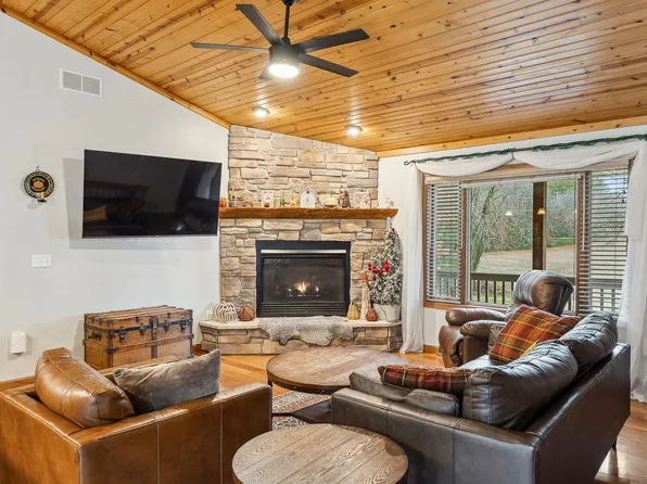 S2962 Coon Bluff Rd, Reedsburg, WI 53959
