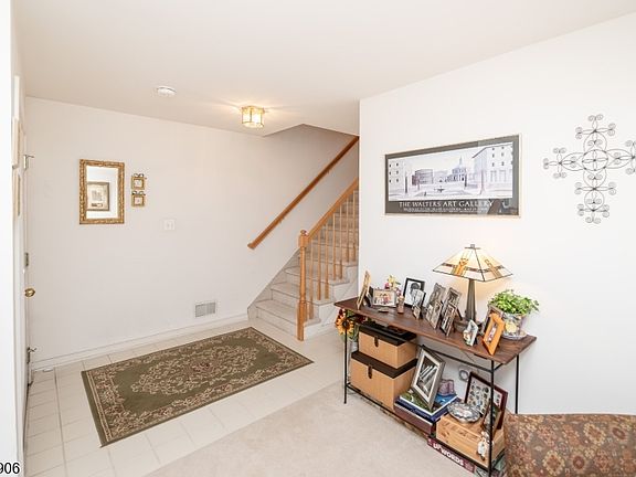 4th image of 203 Hudson Ct
